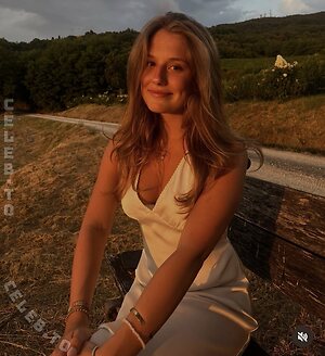 pauline.gck Nude Leaked Photo #10