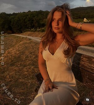 pauline.gck Nude Leaked Photo #11
