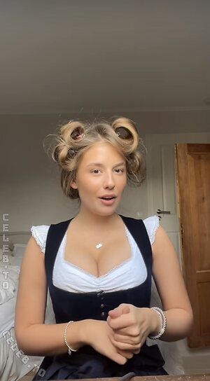 pauline.gck Nude Leaked Photo #22