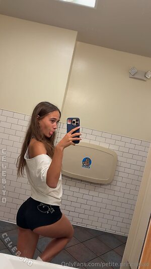 petite.princessxo Nude Leaked Photo #172