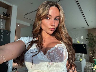 Poppy Ford Nude Leaked Photo #6