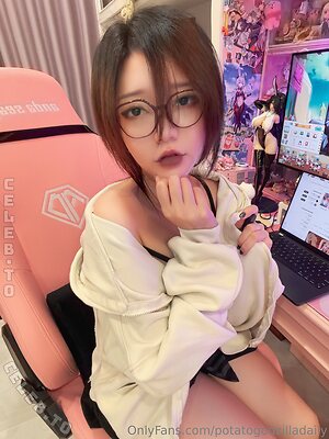 Potato Godzilla Nude Leaked Photo #413