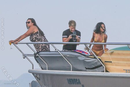 Rihanna Nude Leaked Photo #43