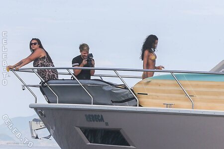 Rihanna Nude Leaked Photo #46