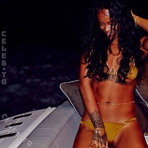 Rihanna Nude Leaked Photo #53