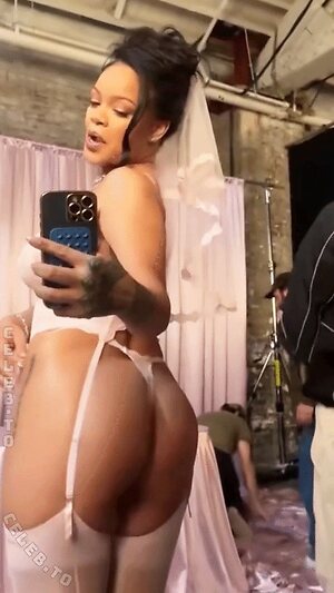 Rihanna Nude Leaked Photo #60