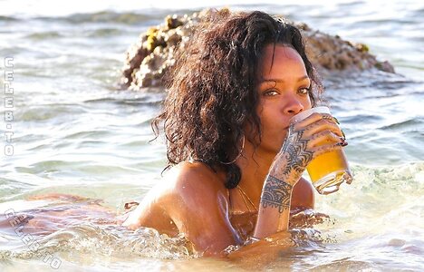 Rihanna Nude Leaked Photo #81