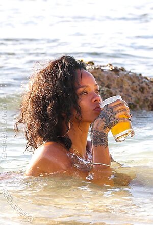 Rihanna Nude Leaked Photo #82