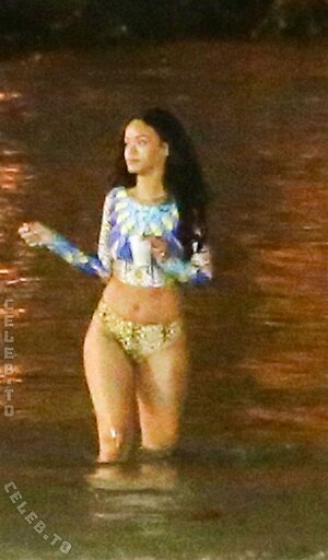 Rihanna Nude Leaked Photo #105