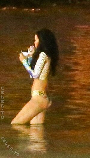 Rihanna Nude Leaked Photo #106