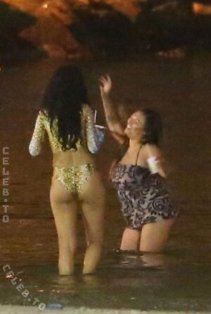 Rihanna Nude Leaked Photo #109