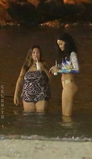 Rihanna Nude Leaked Photo #121