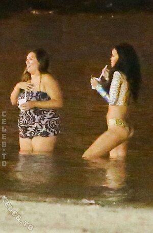 Rihanna Nude Leaked Photo #123