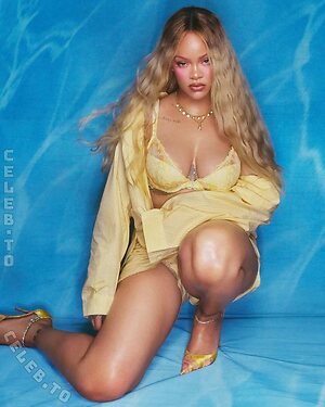 Rihanna Nude Leaked Photo #127