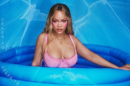 Rihanna Nude Leaked Photo #129