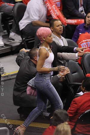 Rihanna Nude Leaked Photo #143