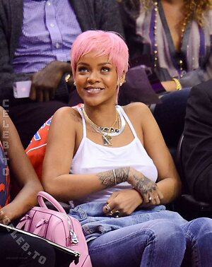 Rihanna Nude Leaked Photo #148