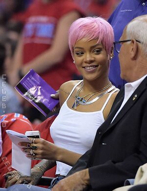 Rihanna Nude Leaked Photo #149