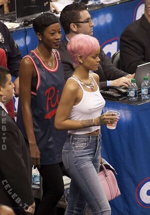 Rihanna Nude Leaked Photo #153