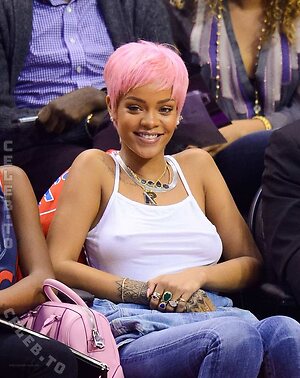Rihanna Nude Leaked Photo #157