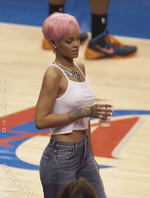 Rihanna Nude Leaked Photo #168