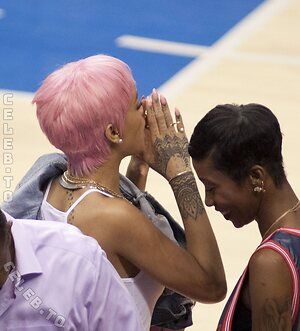 Rihanna Nude Leaked Photo #169