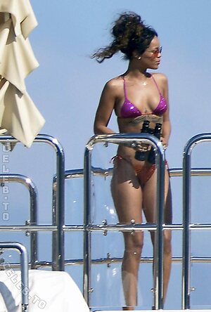 Rihanna photo