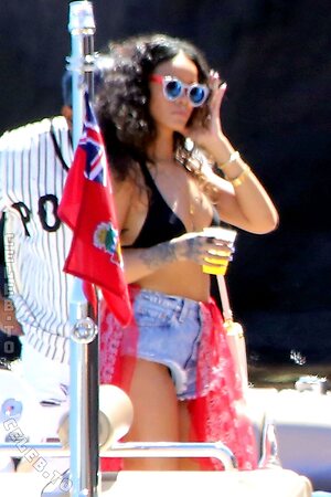 Rihanna photo