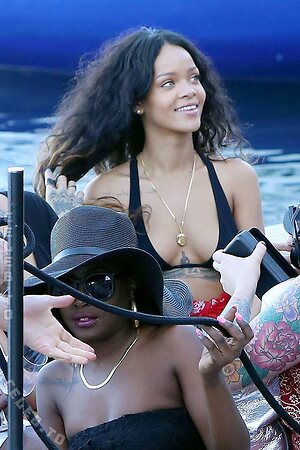 Rihanna photo