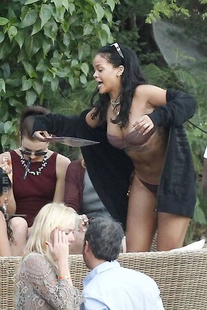 Rihanna photo