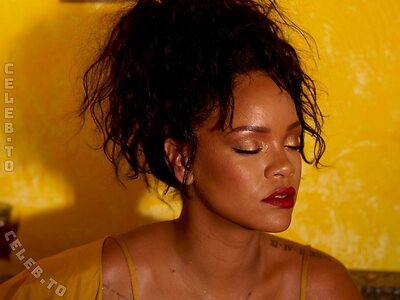 Rihanna Nude Leaked Photo #473
