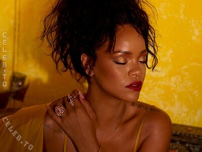 Rihanna Nude Leaked Photo #474