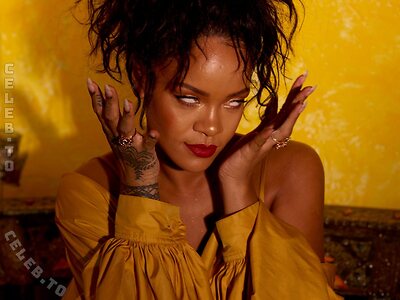 Rihanna Nude Leaked Photo #477