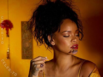 Rihanna Nude Leaked Photo #480