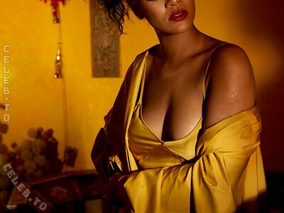 Rihanna Nude Leaked Photo #483