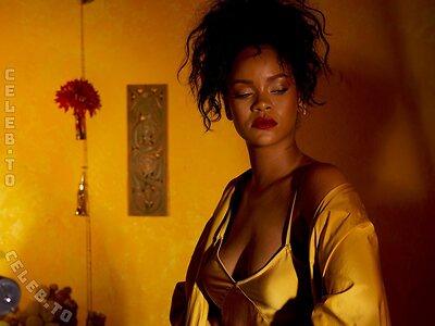 Rihanna Nude Leaked Photo #484
