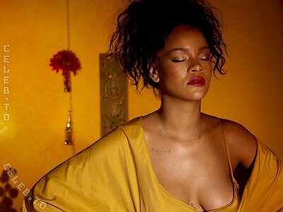 Rihanna Nude Leaked Photo #487