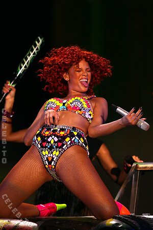 Rihanna Nude Leaked Photo #509