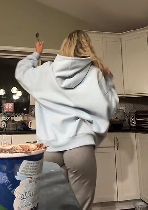 Riley Bilger Nude Photos