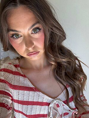 Riley Reid Nude Leaked Photo #900