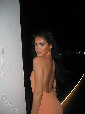 Roxanarosuu More Nude Photos