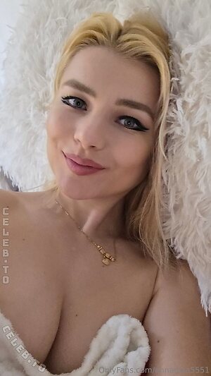 Roze Monroe Nude Leaked Photo #9
