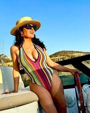 Salma Hayek Nude Leaked Photo #3