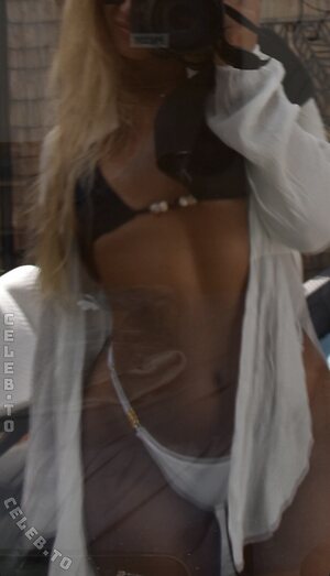 Sambuttdifferent Nude Leaked Photo #4