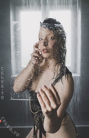 Sara Meier photo