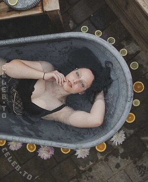 Sara Meier photo
