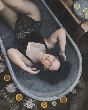 Sara Meier photo