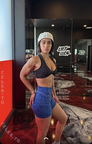 Sara Saffari Nude Leaked Photo #33