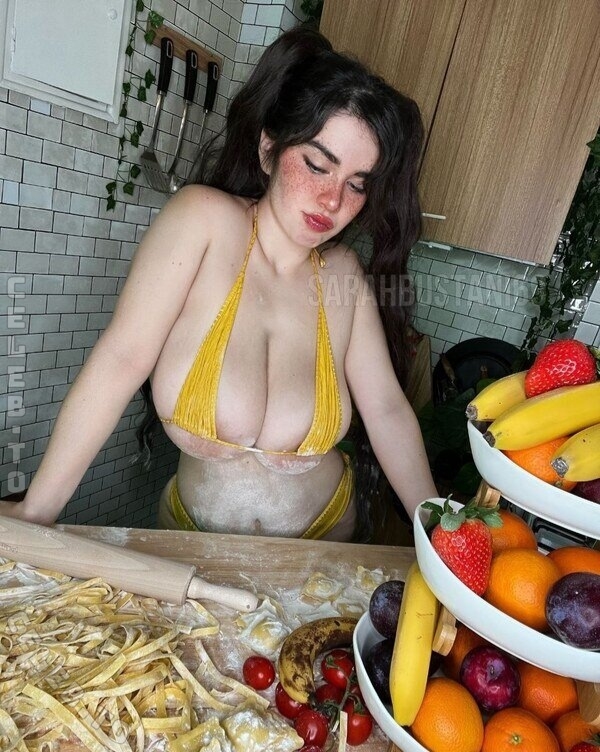 Sarah Bustani Nude Leaked Photos