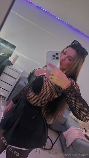 sarah-Schwarz Nude Leaked Photo #40